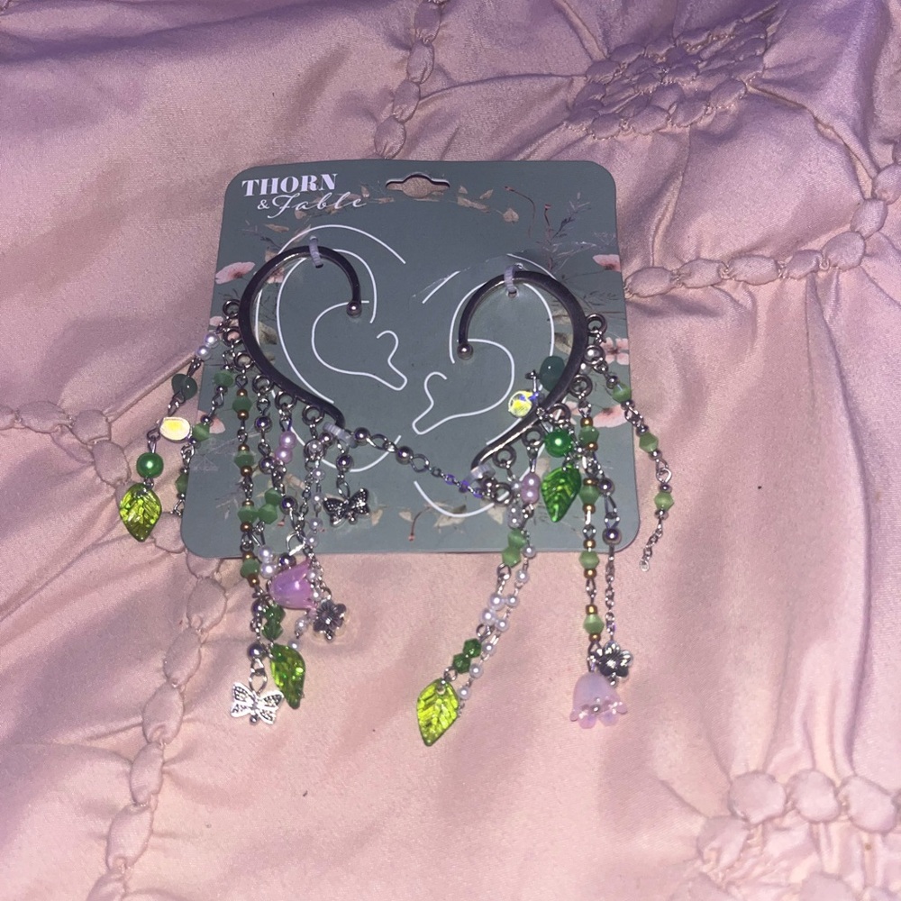 Brand New! Thorn & Glove ear cuff